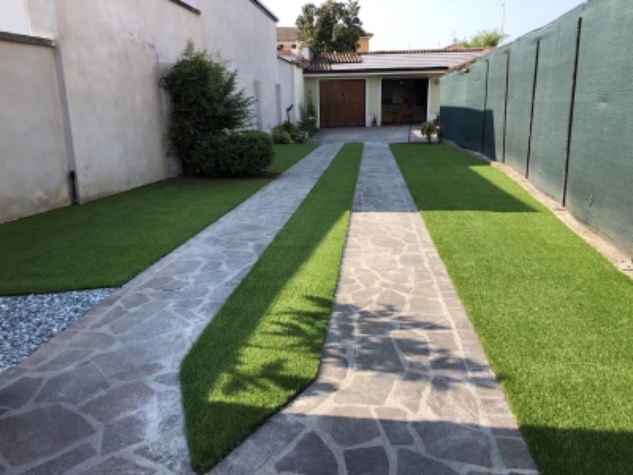 Giardino Con Erba Sintetica 